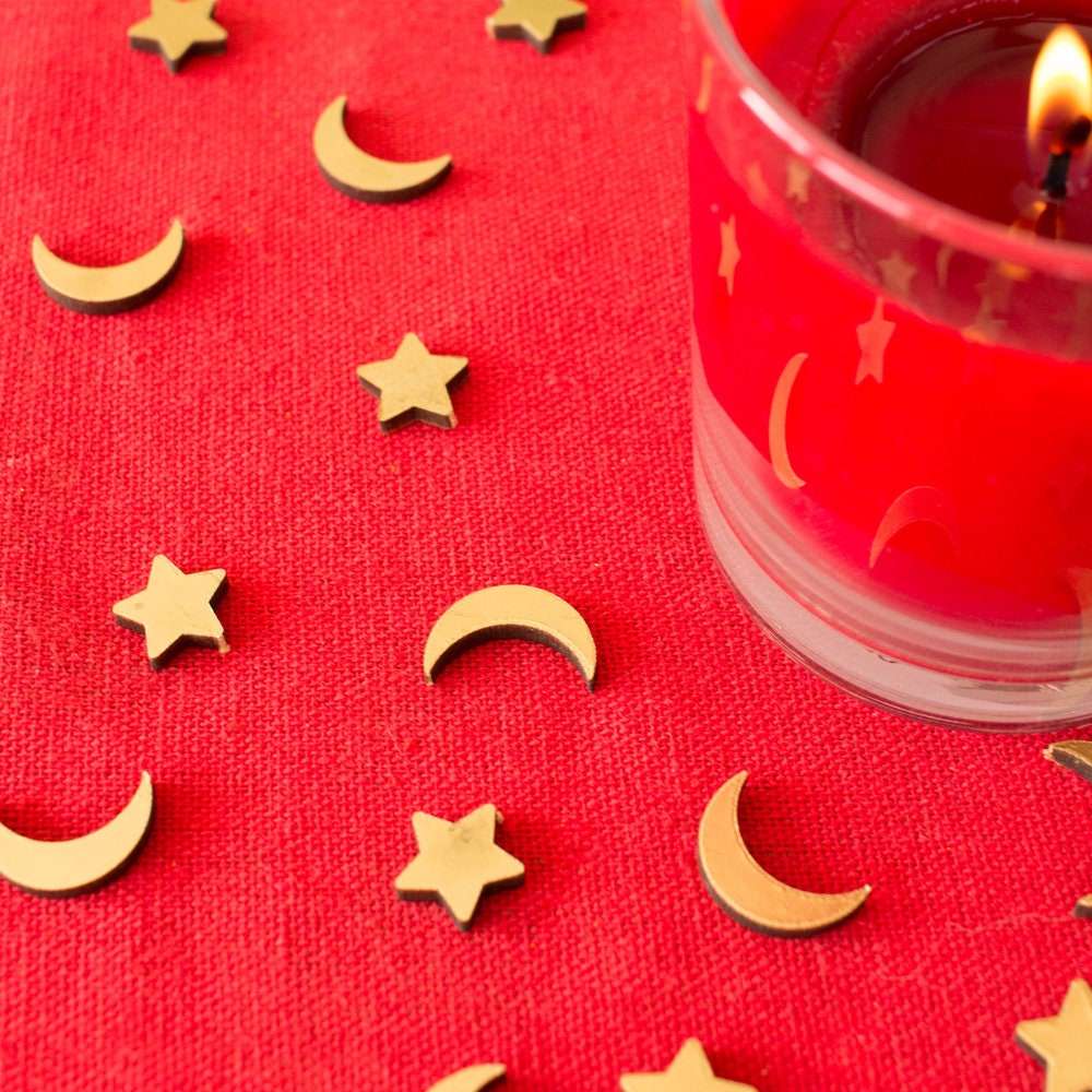Gold Eid Mubarak moon and star table decorations with cande