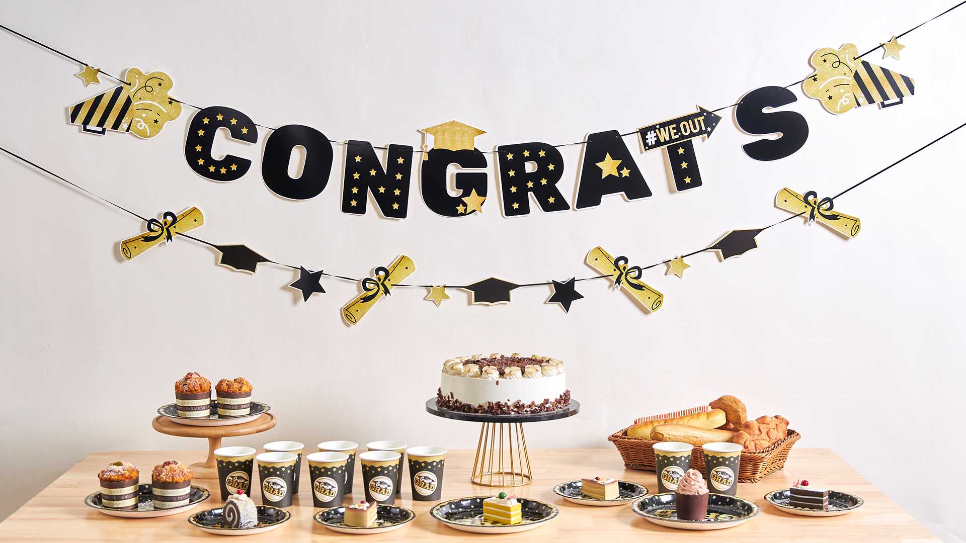 congrats banner with graduation themed tableware set