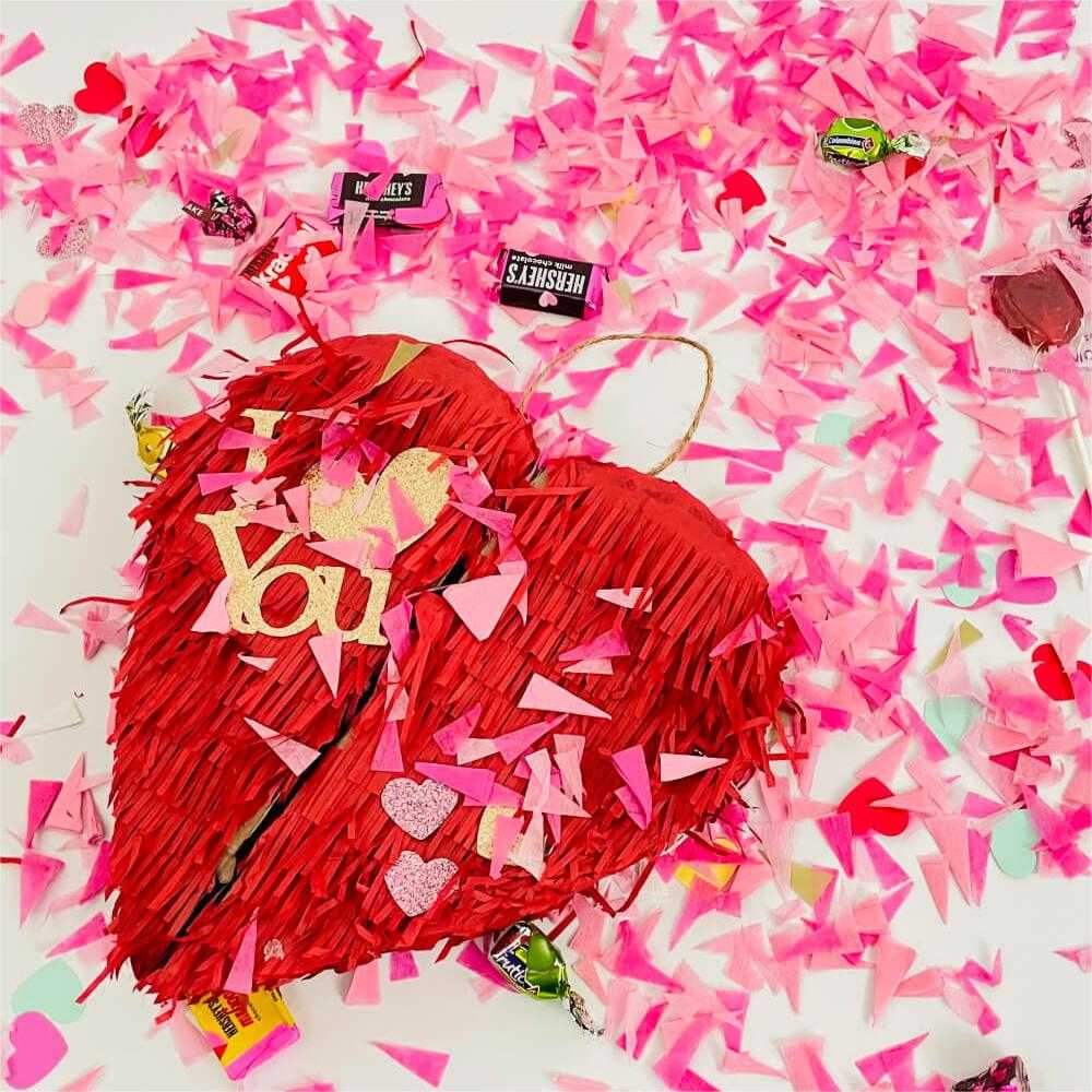 Personalized Red Pop-up Confetti Piñata for Valentine‘s Day