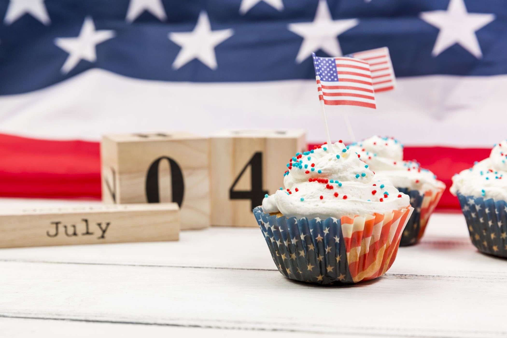 sweet whipped cream cupcake with american flags wooden cubes