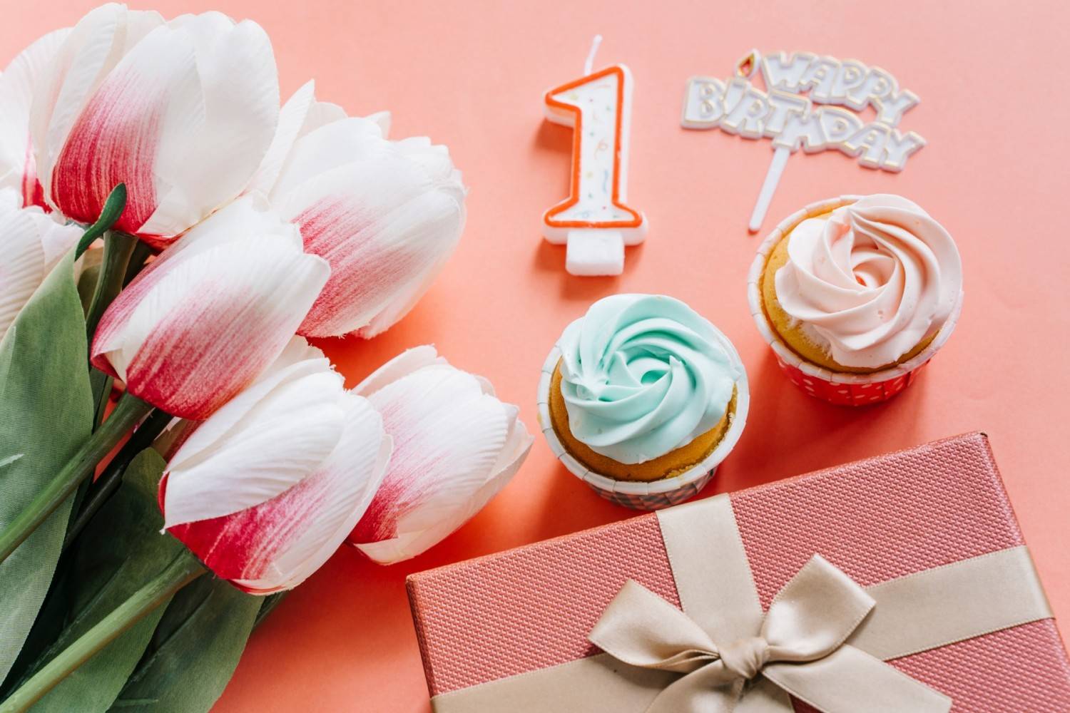 birthday party cupcake with present flowers