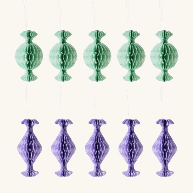 Paper pompons _ Paper. 10 x 9.5 x 4