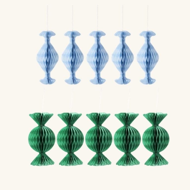 Paper pompons _ Paper. 10 x 9.5 x 4