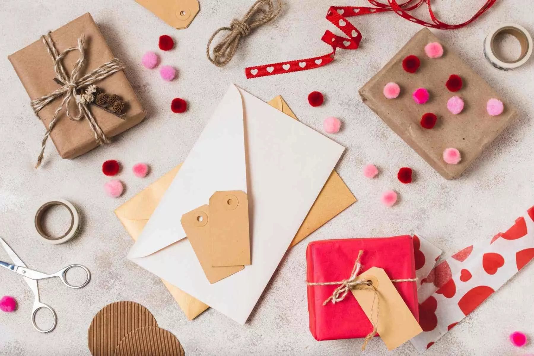 personalized party favorsgifts with envelopes