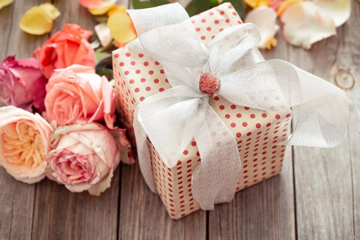 beautifully-wrapped-gift-box-fresh-roses-valentine-day-day-holiday